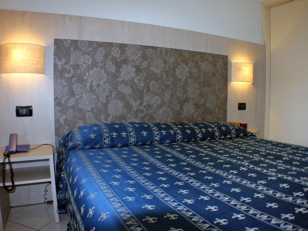 Hotel Europa Park Лидо-ди-Спина Экстерьер фото