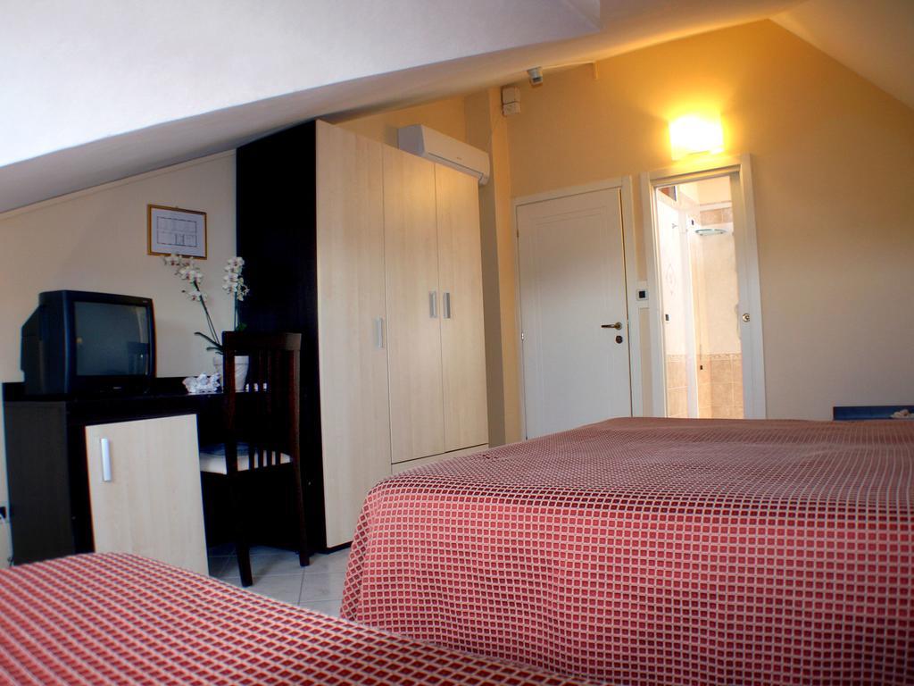 Hotel Europa Park Лидо-ди-Спина Экстерьер фото